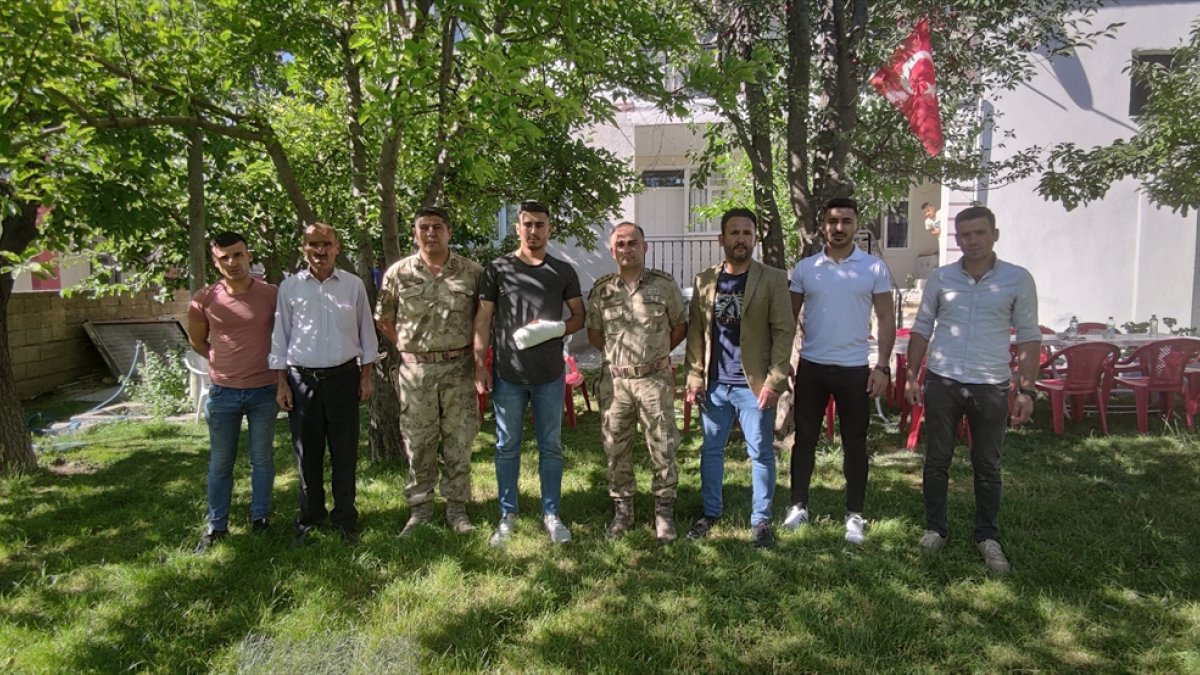 Adilcevaz İlçe Jandarma Komutanı Günerci, yaralı askeri ziyaret etti