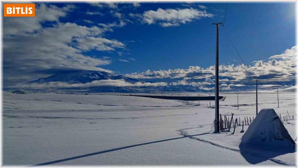 Adilcevaz'ın yüksek kesimlerde kar yağdı