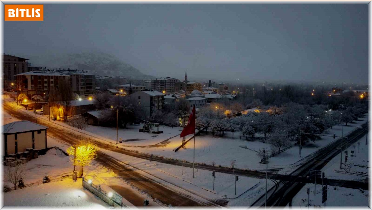 Adilcevaz Kalesi'nde kartpostallık görüntüler