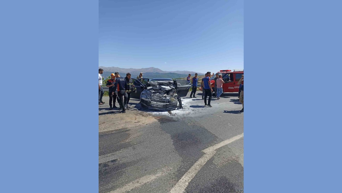 Adilcevaz Kaymakamı trafik kazası geçirdi