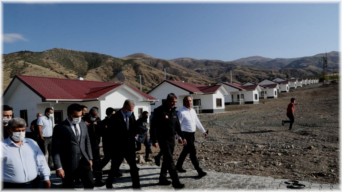AFAD Başkanı Sezer Elazığ'da afet konutlarını inceledi