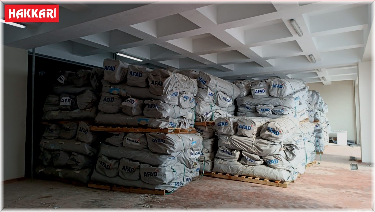 AFAD'dan Yüksekova'ya 1008 adet çadır