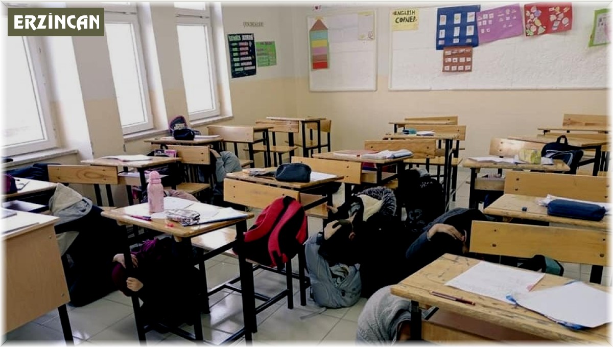 AFAD okullarda eğitime devam ediyor