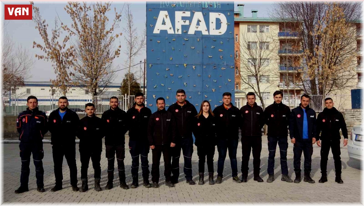 AFAD personeli: "Enkazdaki bazı yaralılar zarar görmesin diye arkeologlar gibi kazdık"
