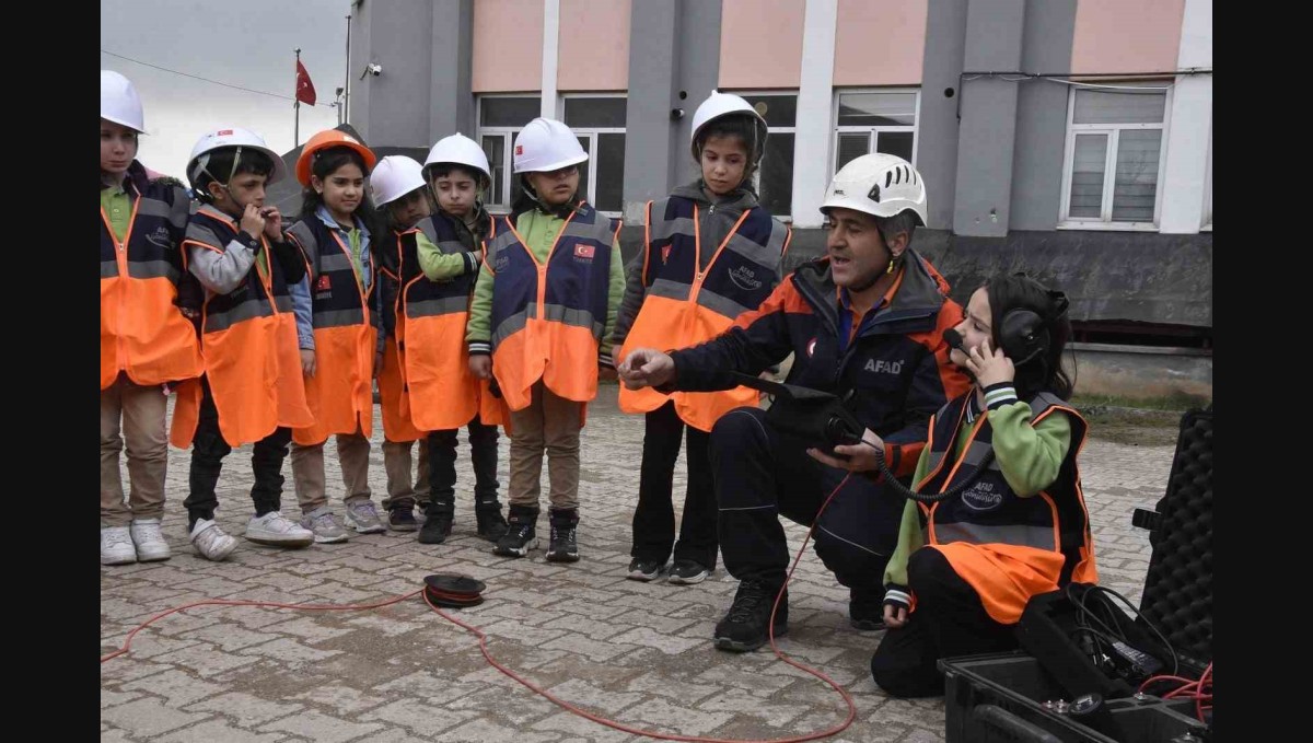 AFAD'tan çocuklara gönüllülük ve afet bilinci eğitimi