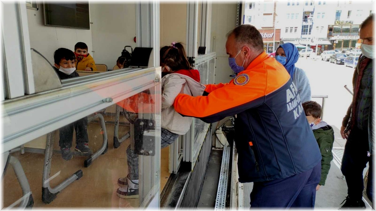 Afet farkındalık tırı Kars'ta