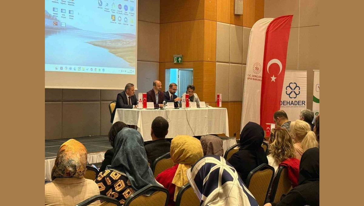 Afetten etkilenen gençler için 'Aile ve Medya Bilinci' paneli düzenlendi