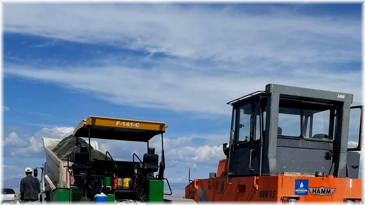 Ağadeve köyüne beton yol yapılıyor