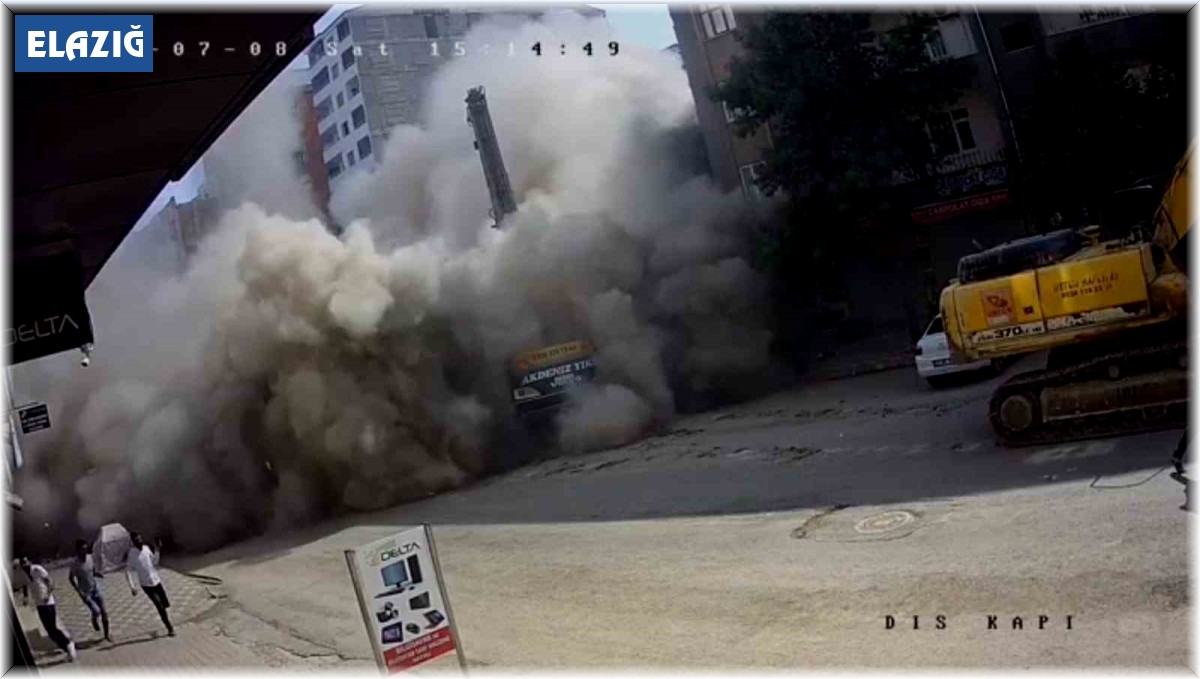 Ağır hasarlı bina tek dokunuşla yerle bir oldu, o anlar güvenlik kamerasında