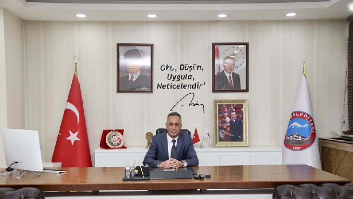 Ağrı Belediye Başkanı Metin Karadoğan, "24 Temmuz Gazeteciler ve Basın Bayramı" dolayısıyla bir mesaj yayımladı.