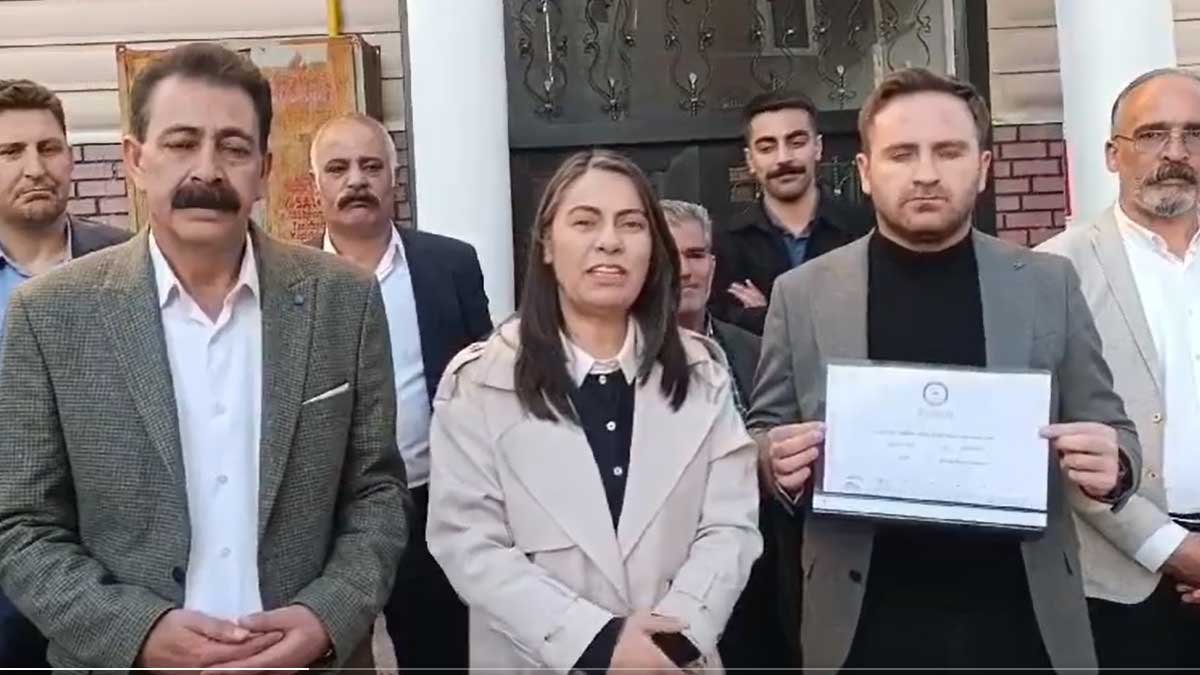 Ağrı Belediye Başkanlığına Seçilen Hazal Aras, Mazbatasını Aldı
