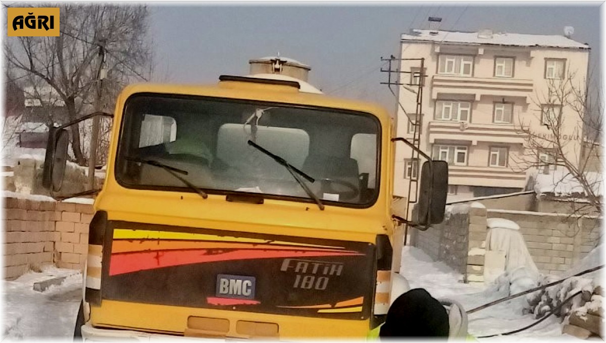 Ağrı Belediyesi eksi 27 derecede çalışmalarını sürdürüyor