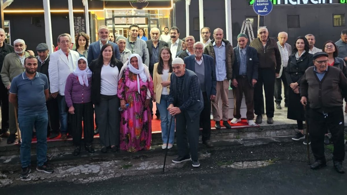 Ağrı Belediyesi eşbaşkanları Hazal Aras ve Memet Akkuş ile Sırrı Sakık'tan huzurevi ziyareti