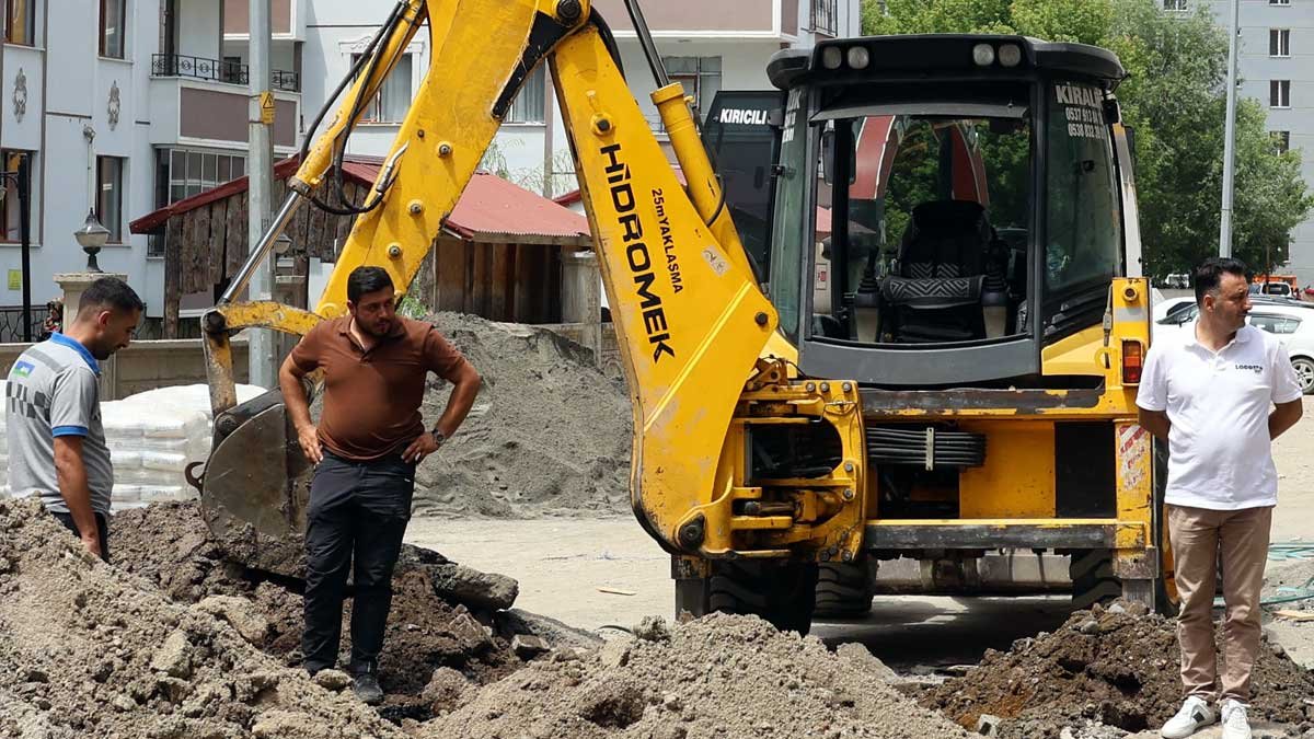 Ağrı Belediyesi Gazi Mahallesi’nde Kanal Çalışmalarını Sürdürüyor
