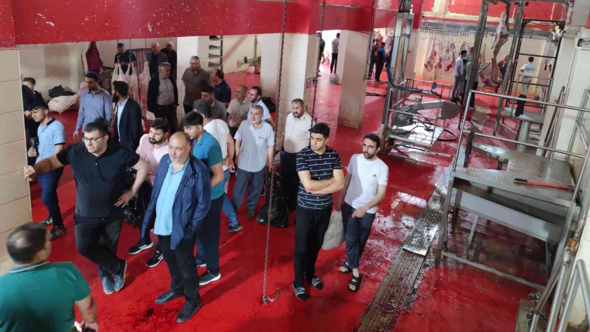 Ağrı Belediyesi Kurban Bayramı'nda tam kapasite çalışıyor