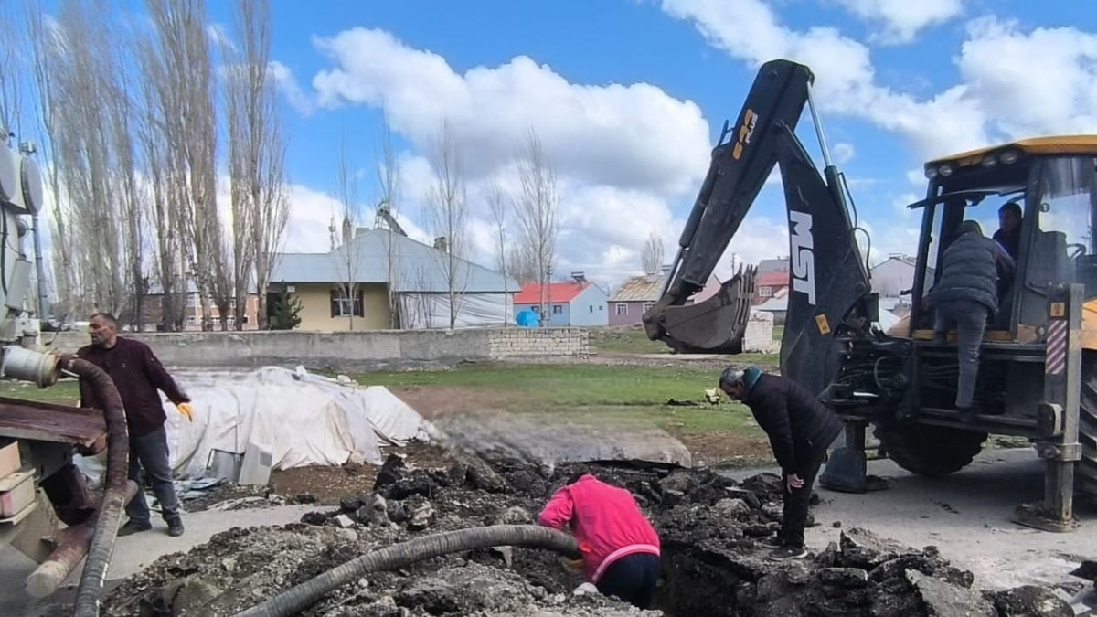 Ağrı Belediyesi'nden İlkbahar Öncesi Mazgal Temizliği