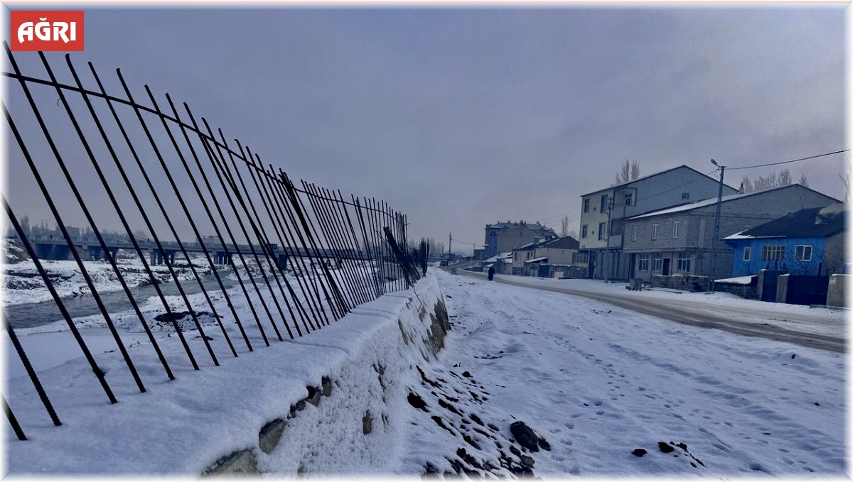 Ağrı beyaza büründü