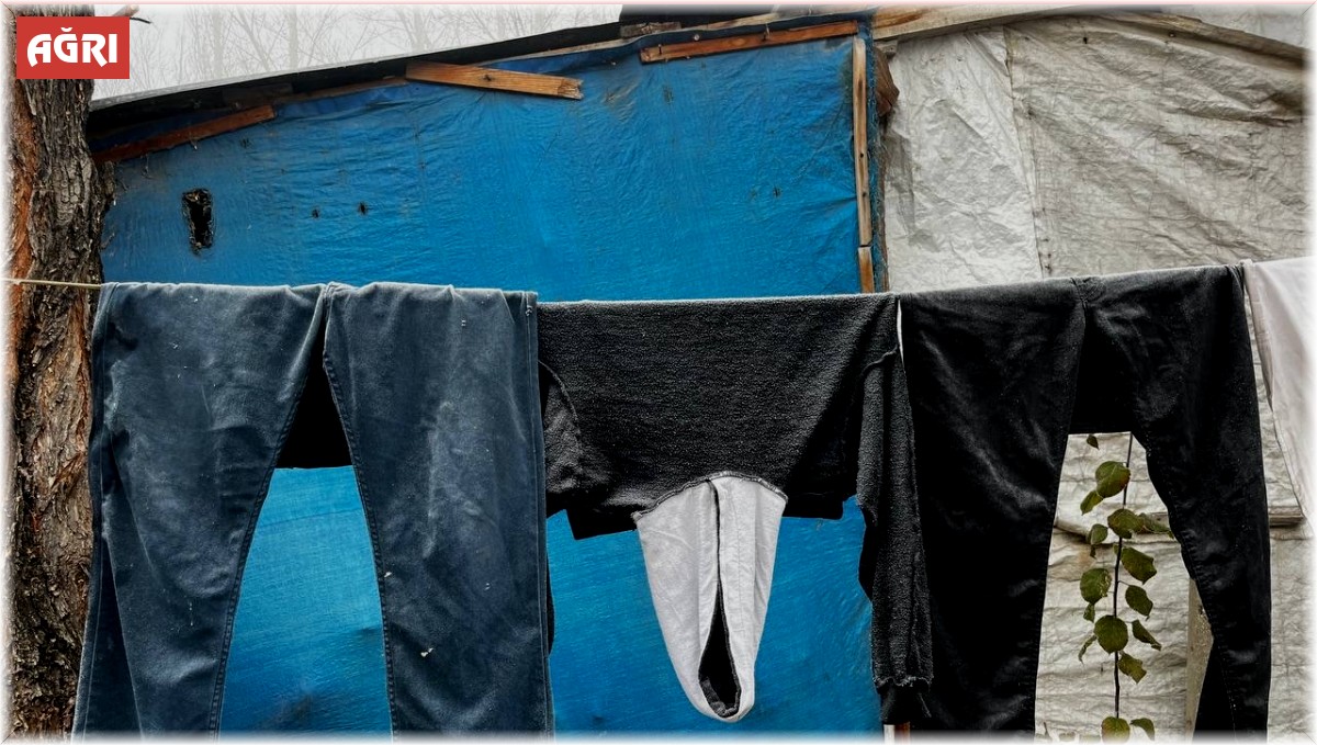 Ağrı buz kesti: Çamaşırlar dondu