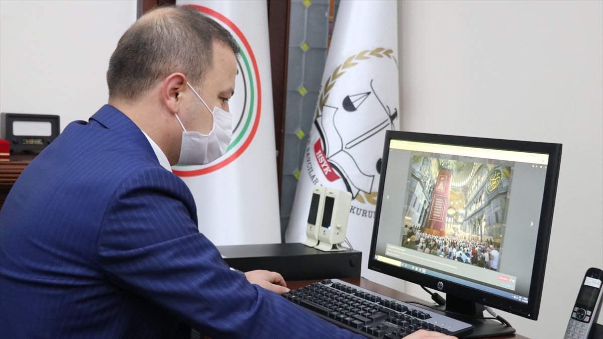 Ağrı Cumhuriyet Başsavcısı Hasan Turgut AA'nın 'Yılın Fotoğrafları' oylamasına katıldı