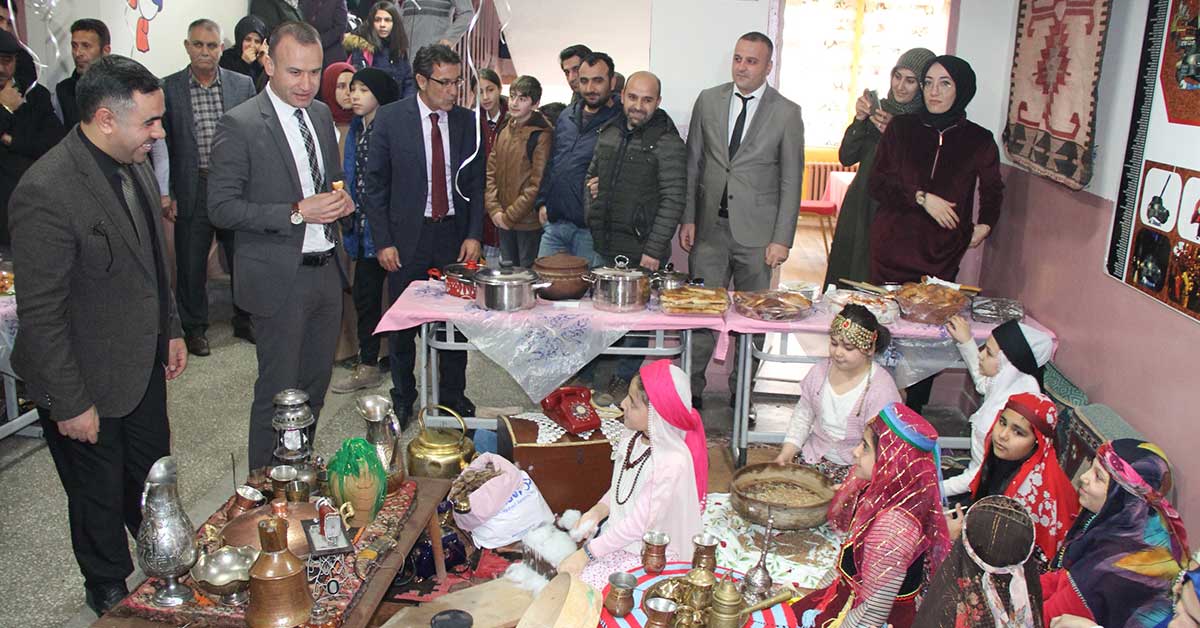 Ağrı Cumhuriyet İlkokulunda Yerli Malı Haftası Kutlandı