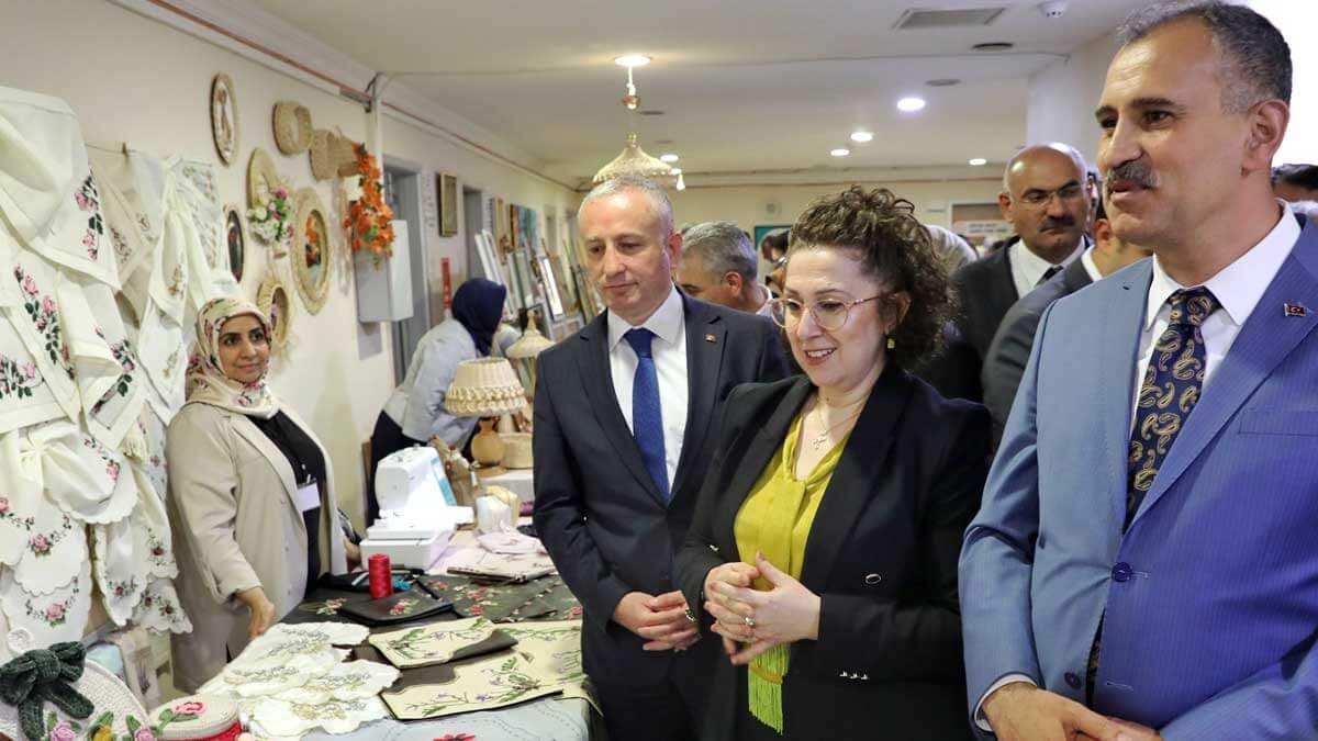 Ağrı'da 10 Bin 520 Kursiyerin Emeği Sergide Buluştu