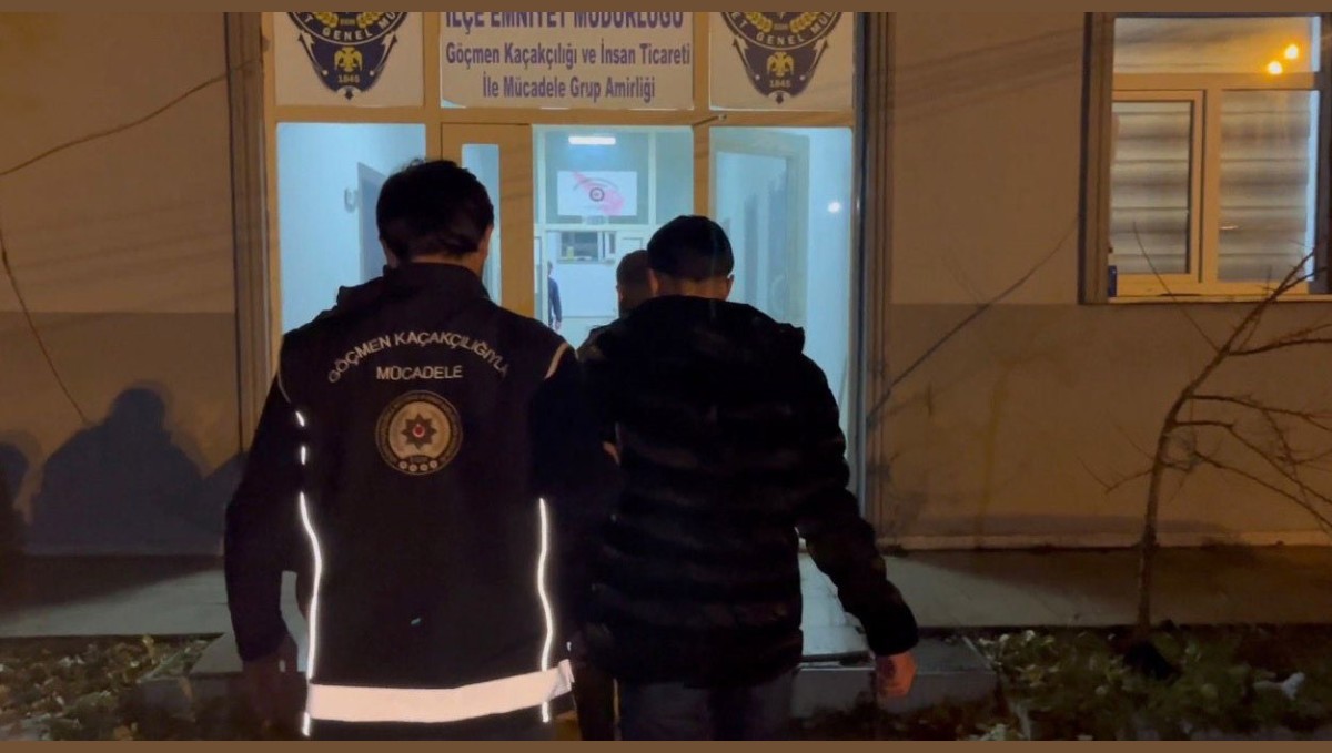 Ağrı'da 10 düzensiz göçmen yakalandı, 3 organizatör tutuklandı