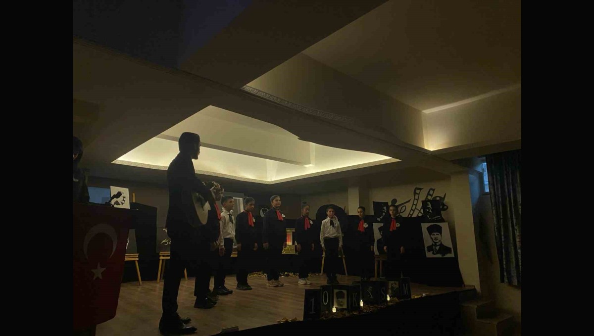 Ağrı'da 10 Kasım Atatürk'ü anma töreni düzenlendi