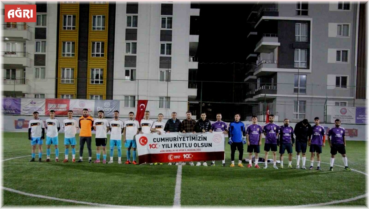 Ağrı'da 100. Yıl Futbol Turnuvasının Şampiyonu Çanakkale Spor Oldu