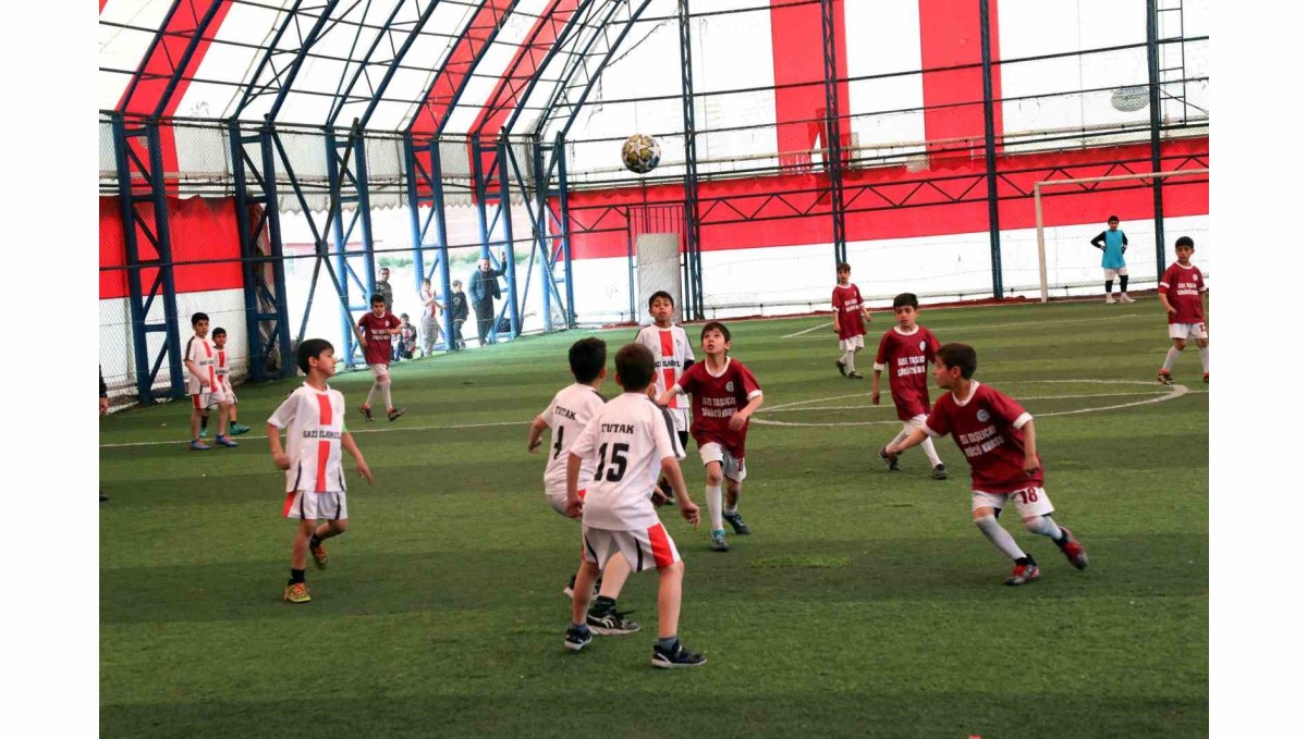 Ağrı'da 1022 öğrenci sahada 23 Nisan için mücadele etti