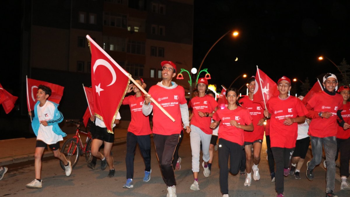 Ağrı'da '15 Temmuz Sancak Koşusu' Düzenlendi