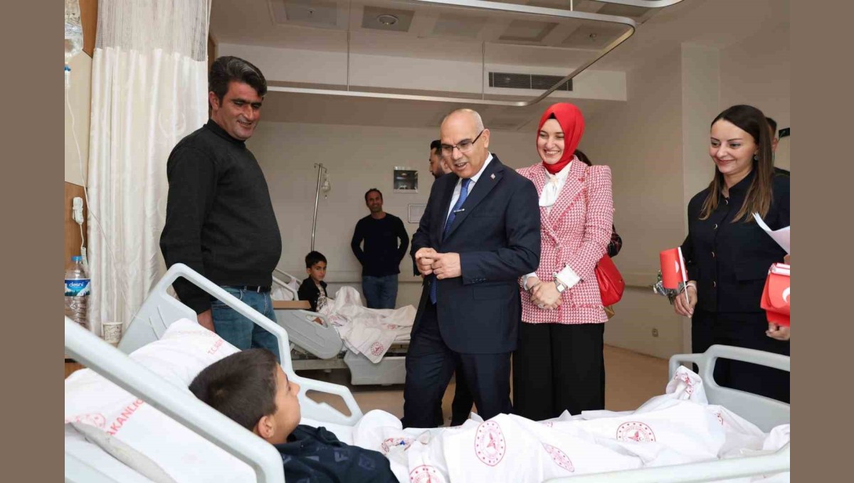 Ağrı'da 23 Nisan coşkusu coşkusu hastane odalarına taşındı