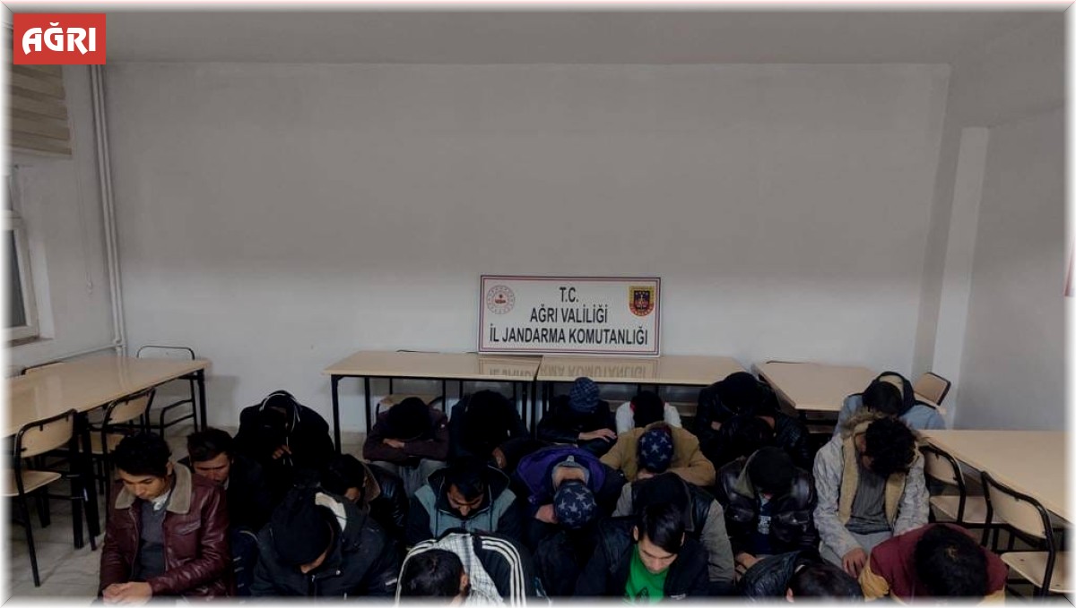 Ağrı'da 24 Afgan göçmen yakalandı