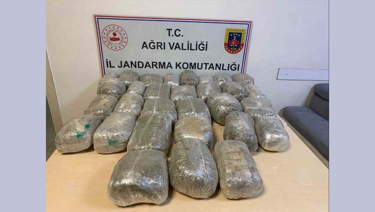 Ağrı'da 32 kilogram esrar ele geçirildi