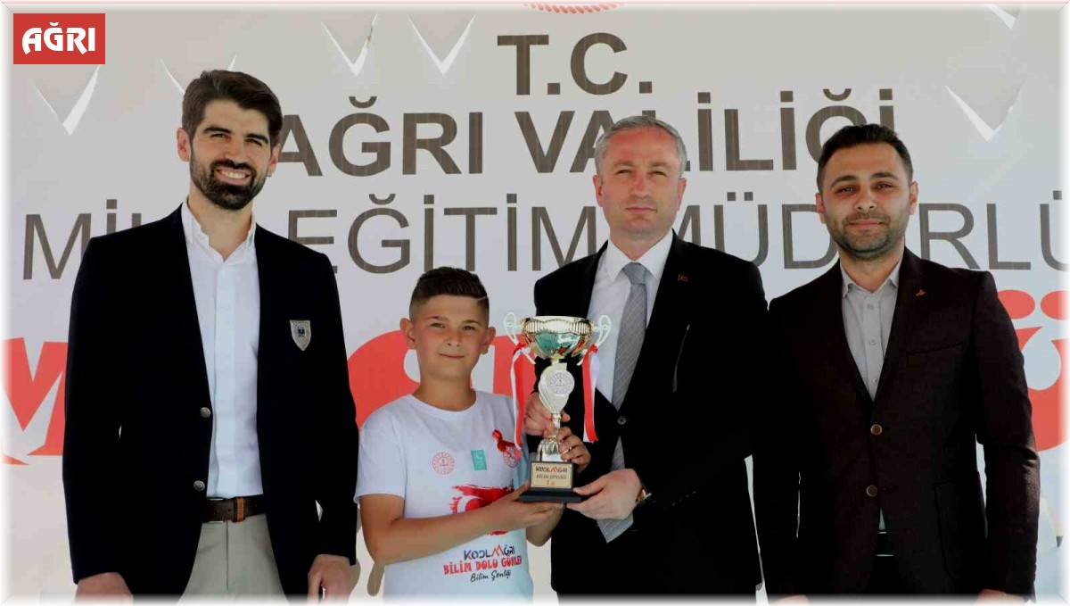 Ağrı'da 35 bin 245 kişinin ziyaret ettiği 'Bilim Dolu Günler Bilim Şenliği' ödül töreni düzenlendi