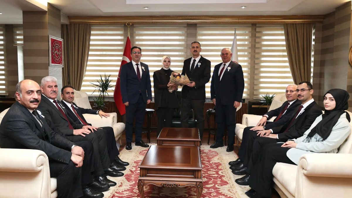 Ağrı'da 37. Vergi Haftası Nedeniyle Vali Önder Bozkurt Ziyaret Edildi