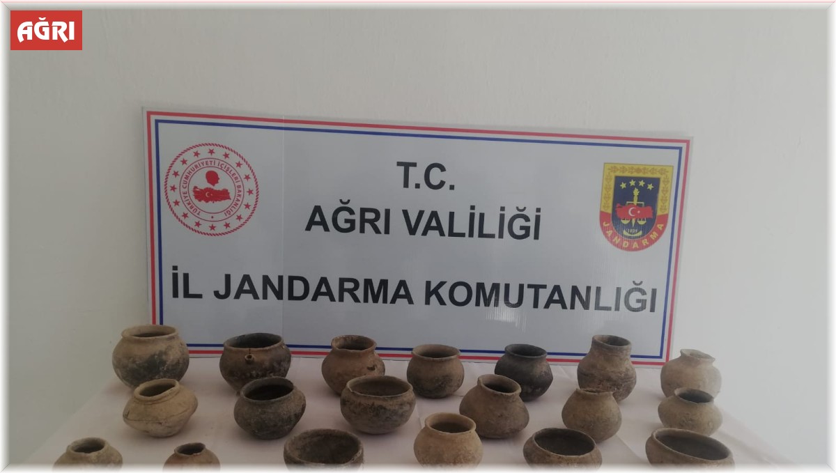Ağrı'da 4 bin yıllık toprak çömlekler ele geçirildi