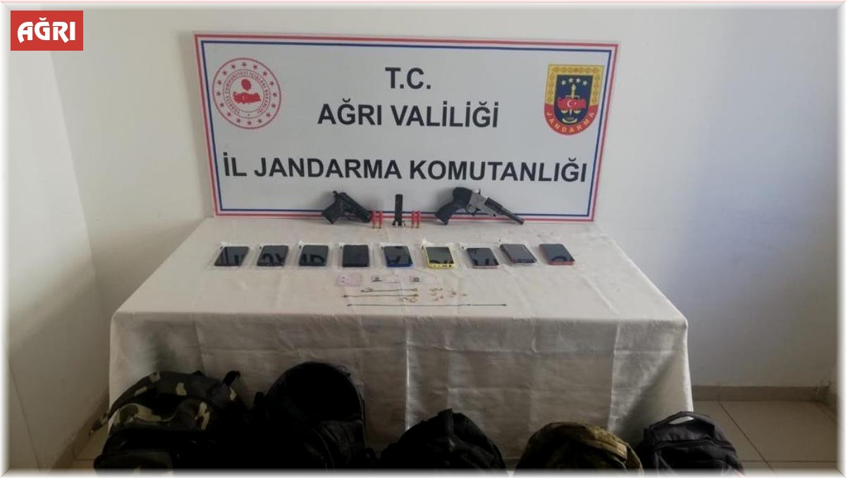 Ağrı'da 4 göçmen kaçakçısı tutuklandı