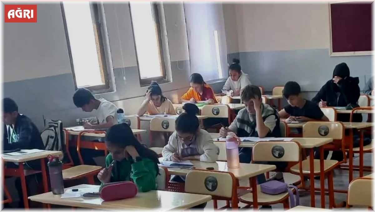 Ağrı'da 5 bin 315 öğrenci Hazırbulunuşluk Sınavına girdi