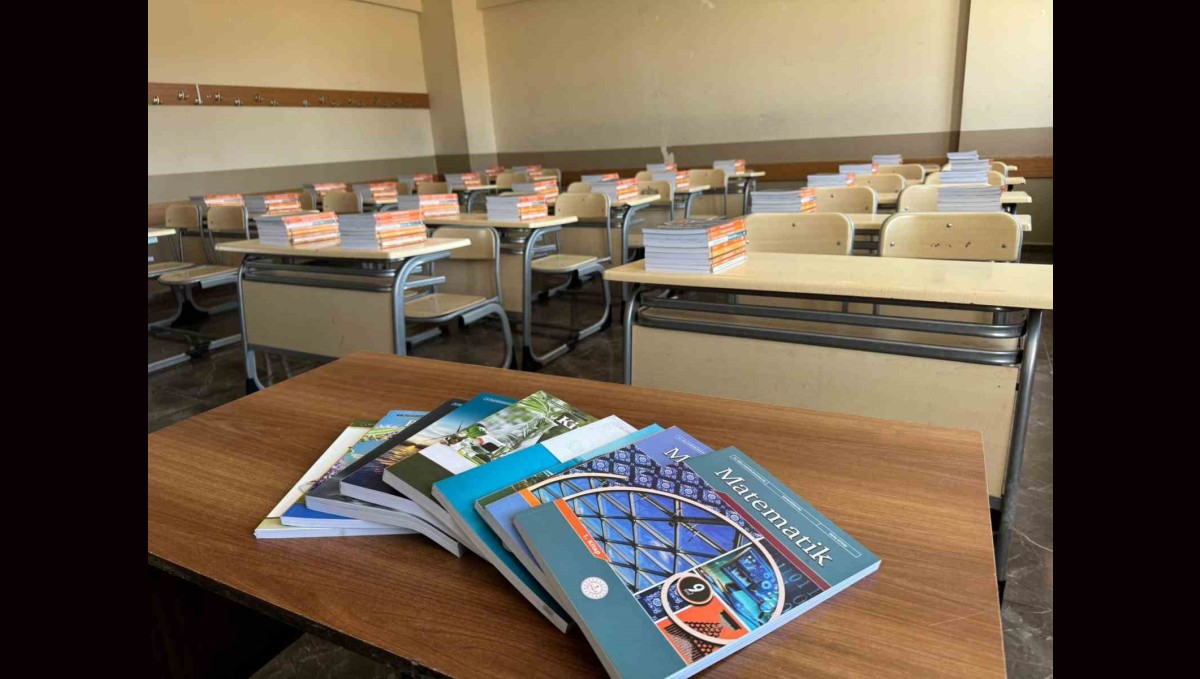 Ağrı'da 519 bin 210 ders kitabı öğrencilerin sıralarına bırakıldı