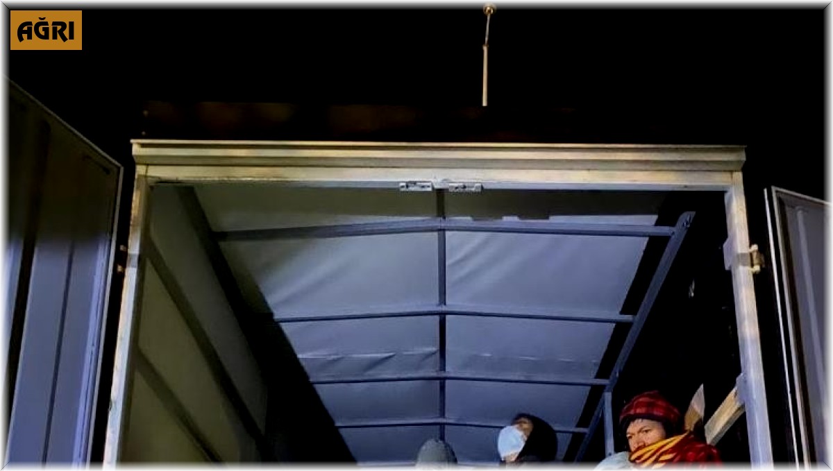 Ağrı'da 55 Afganistan uyruklu göçmen yakalandı