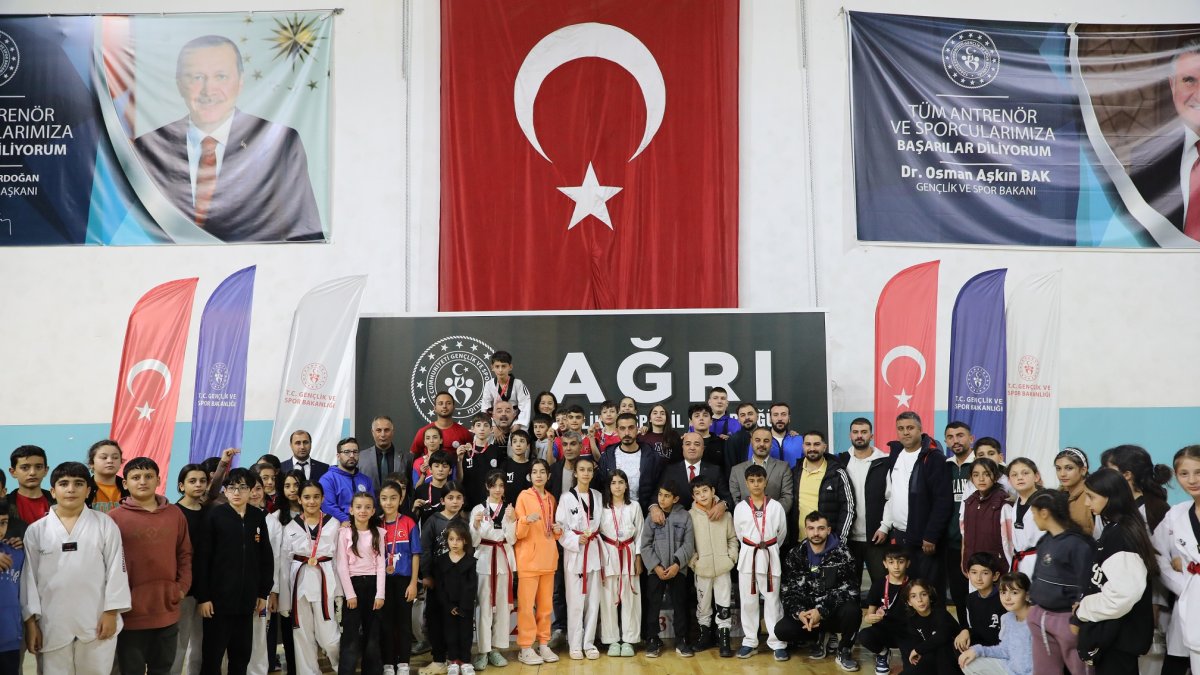 Ağrı'da 8 İlden 200 Sporcu Taekwondo Dostluk Müsabakalarında Buluştu