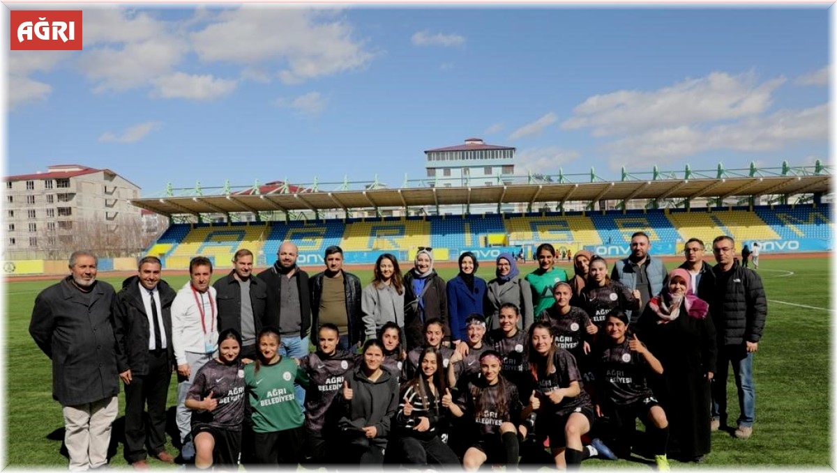 Ağrı'da Aile ve Sosyal Politikalar Kız Futbol Takımı 76 Iğdır Spor'u yendi