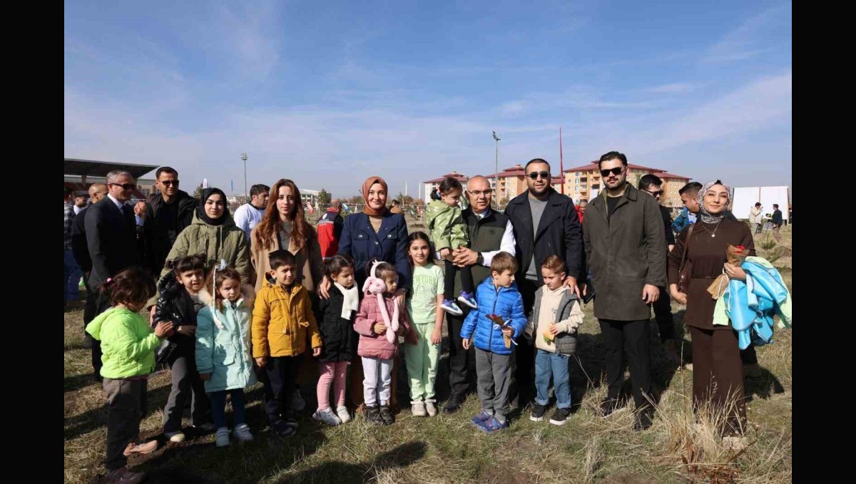 Ağrı'da Anaokulu Öğrencileri Milli Ağaçlandırma Günü'nde Fidan Dikti