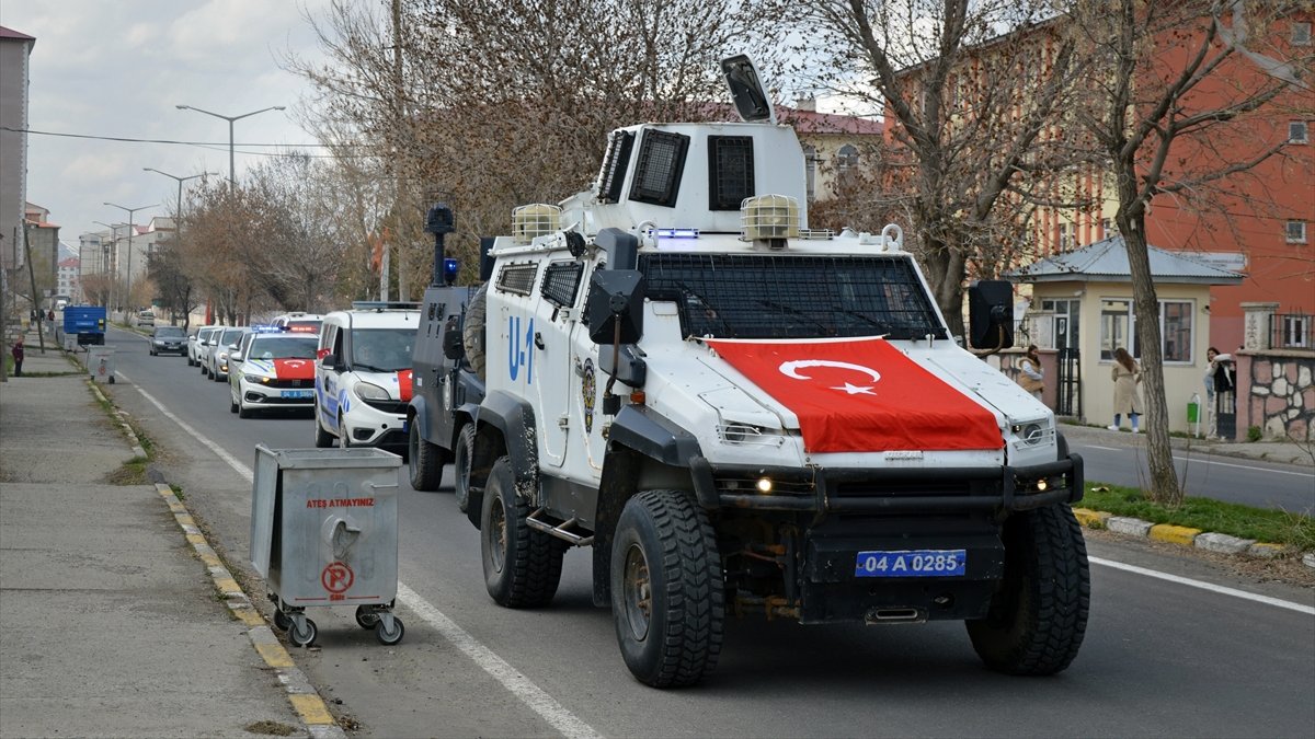 Ağrı'da anaokulu öğrencileri polis araçlarıyla şehir turu yaptı