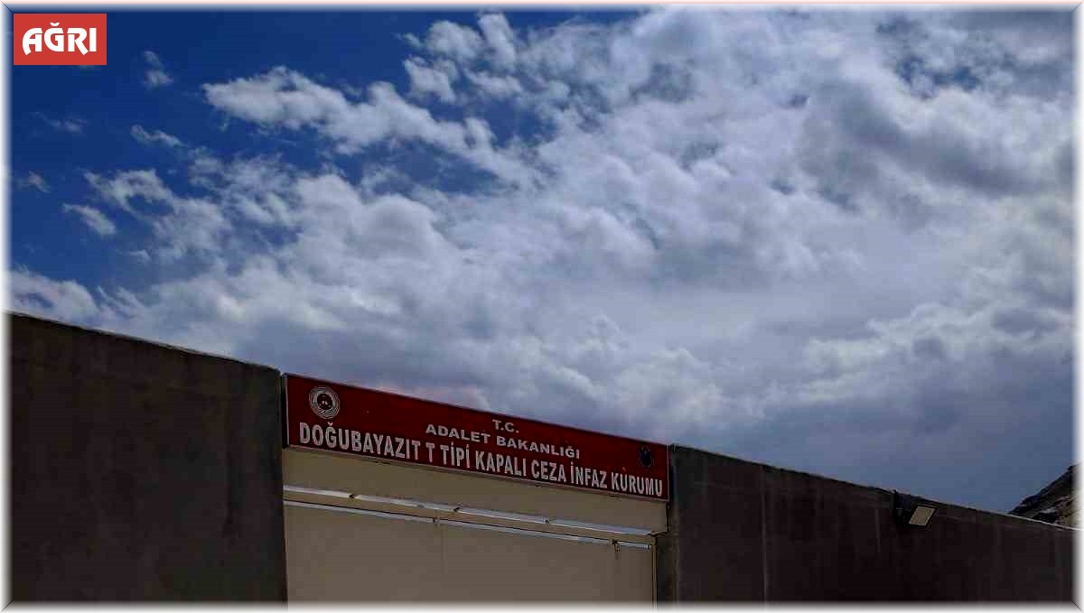 Ağrı'da aranan 2 firari yakalandı