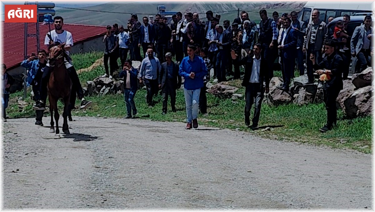 Ağrı'da at yarışı düzenlendi