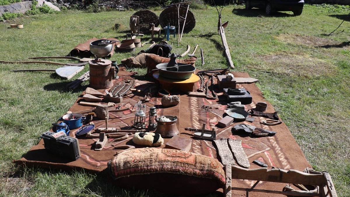 Ağrı'da babasından kalan antikalarla dolu evi müzeye dönüştürmek istiyor