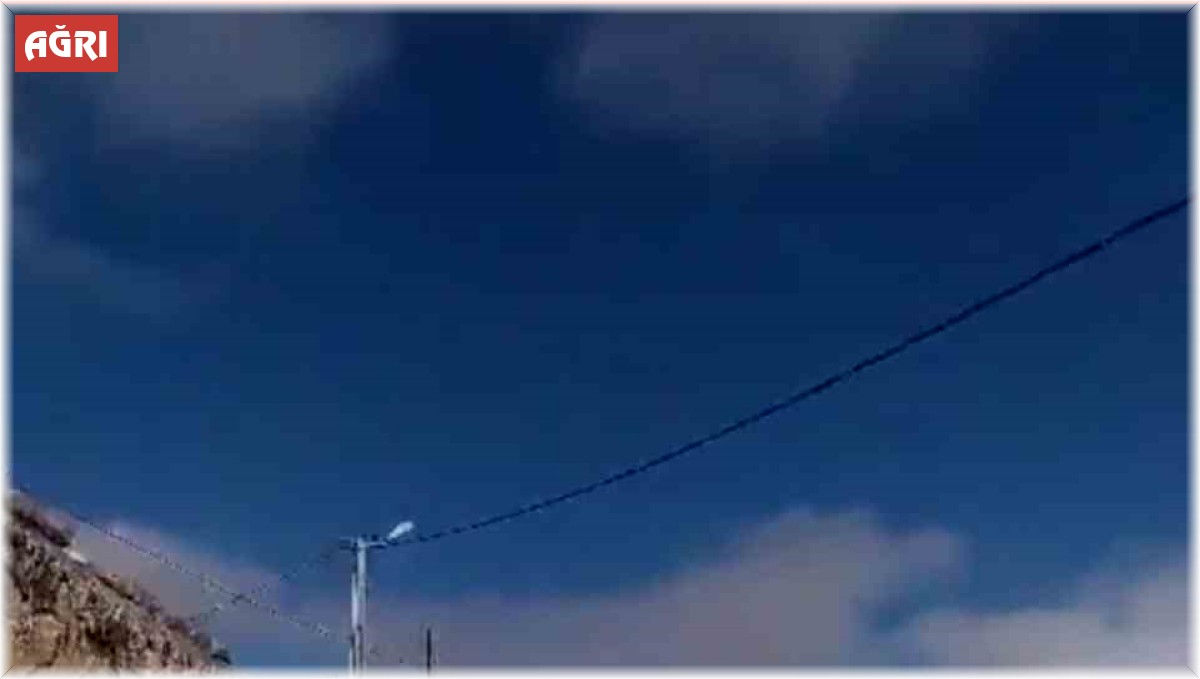 Ağrı'da bazı köyler beyaza büründü