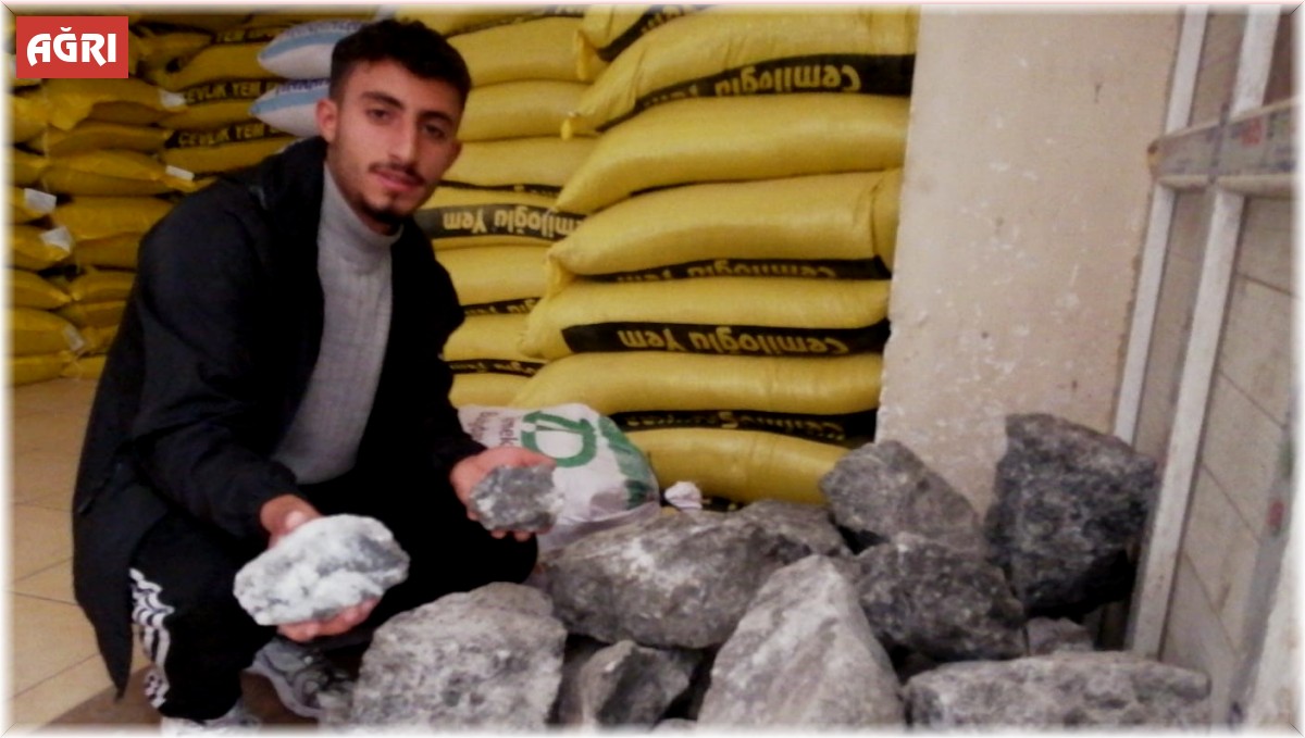 Ağrı'da besiciler hayvanlarının gelişimi için kaya tuzu depoluyor