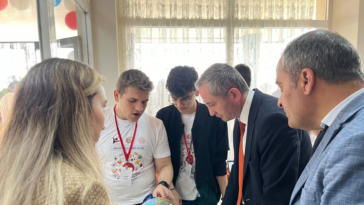 Ağrı'da Bilim Fuarı açıldı